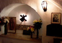 En la antigua cripta descansan personas muy venerables