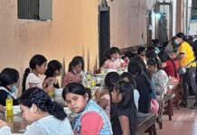 Almuerzo para niños pobres de Jicamarca en Comedor San Antonio de Padua