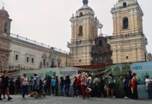 Devotos visitan a San Judas Tadeo en templo San Francisco de Lima