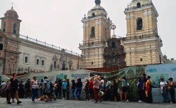 Devotos visitan a San Judas Tadeo en la Basílica Menor de San Francisco de Jesús el Grande de Lima